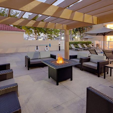 Courtyard By Marriott Fort Lauderdale North/Cypress Creek Exterior photo