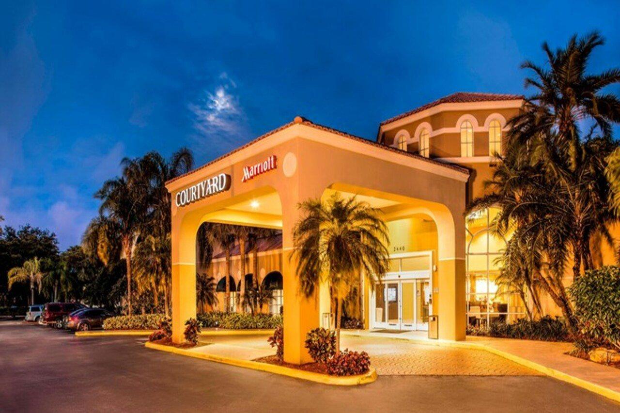Courtyard By Marriott Fort Lauderdale North/Cypress Creek Exterior photo