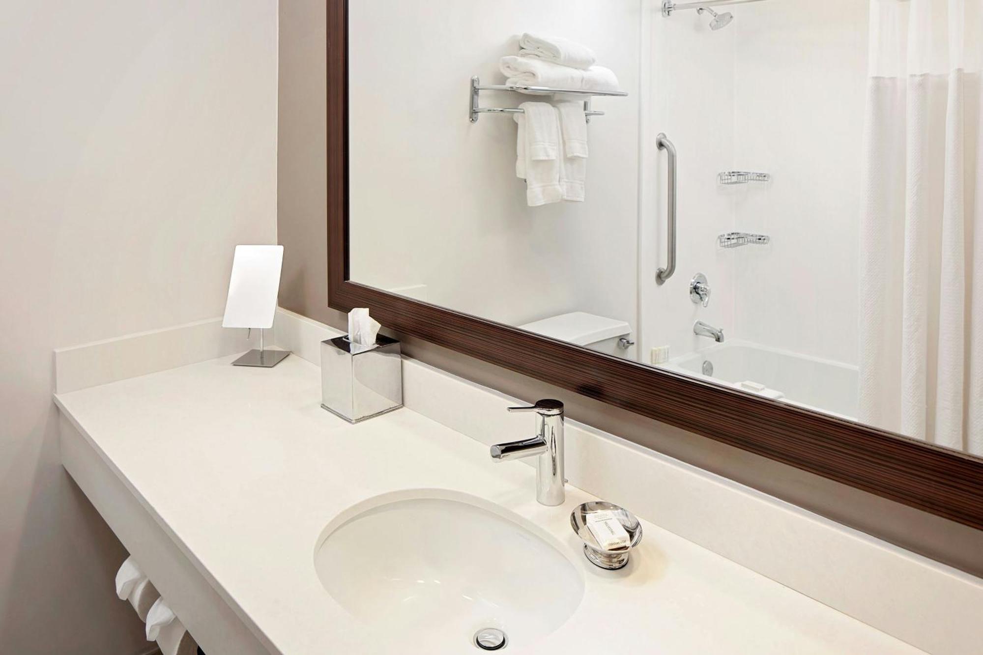 Courtyard By Marriott Fort Lauderdale North/Cypress Creek Exterior photo