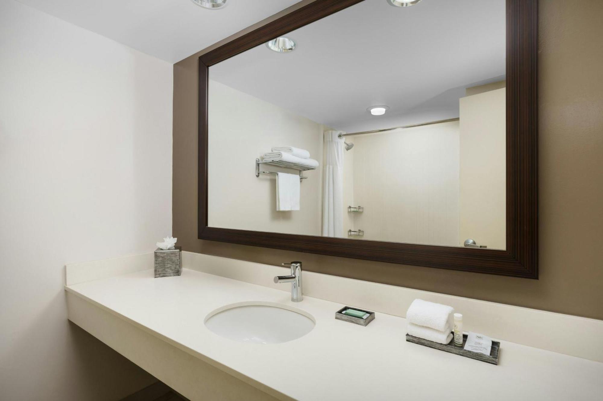 Courtyard By Marriott Fort Lauderdale North/Cypress Creek Exterior photo
