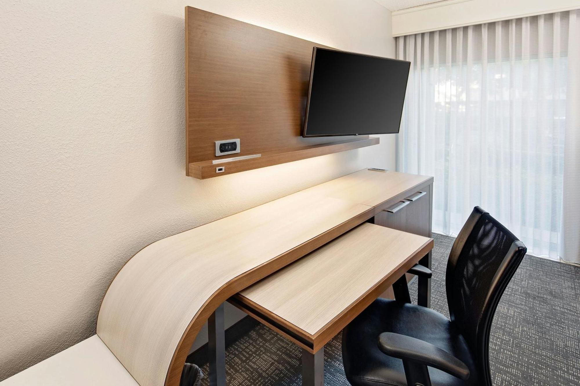 Courtyard By Marriott Fort Lauderdale North/Cypress Creek Exterior photo