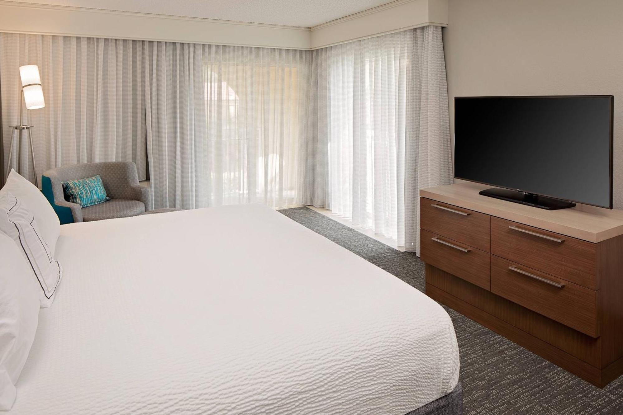 Courtyard By Marriott Fort Lauderdale North/Cypress Creek Exterior photo