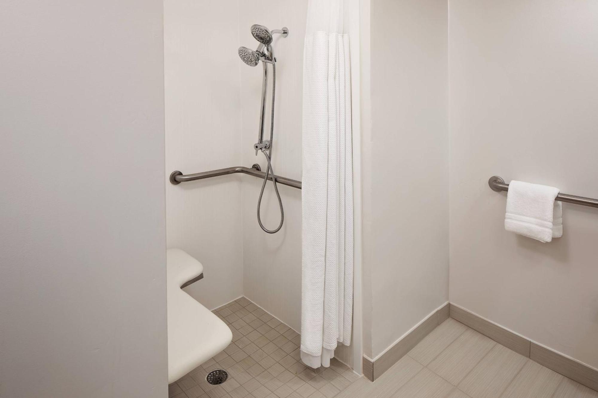 Courtyard By Marriott Fort Lauderdale North/Cypress Creek Exterior photo