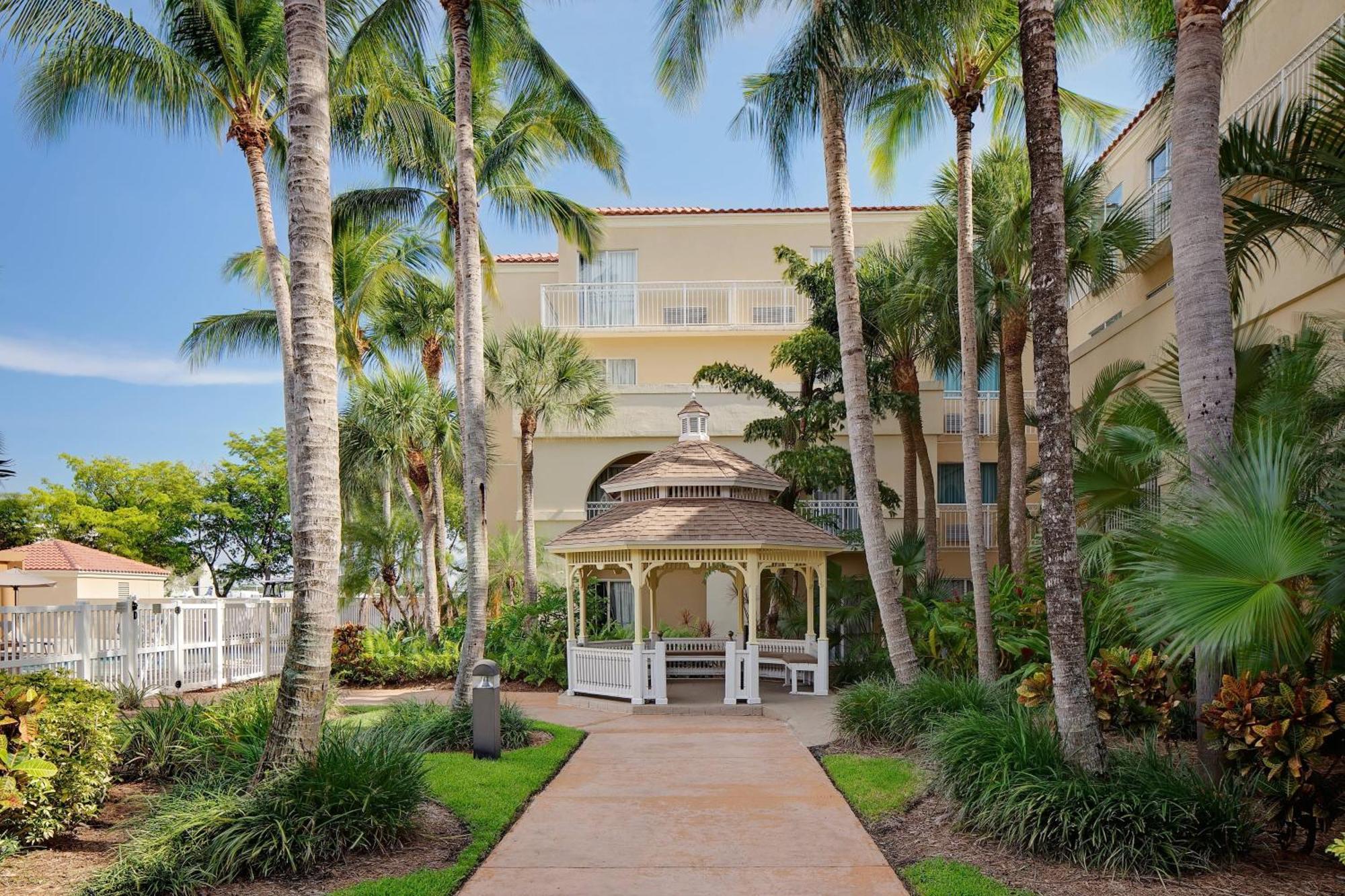 Courtyard By Marriott Fort Lauderdale North/Cypress Creek Exterior photo