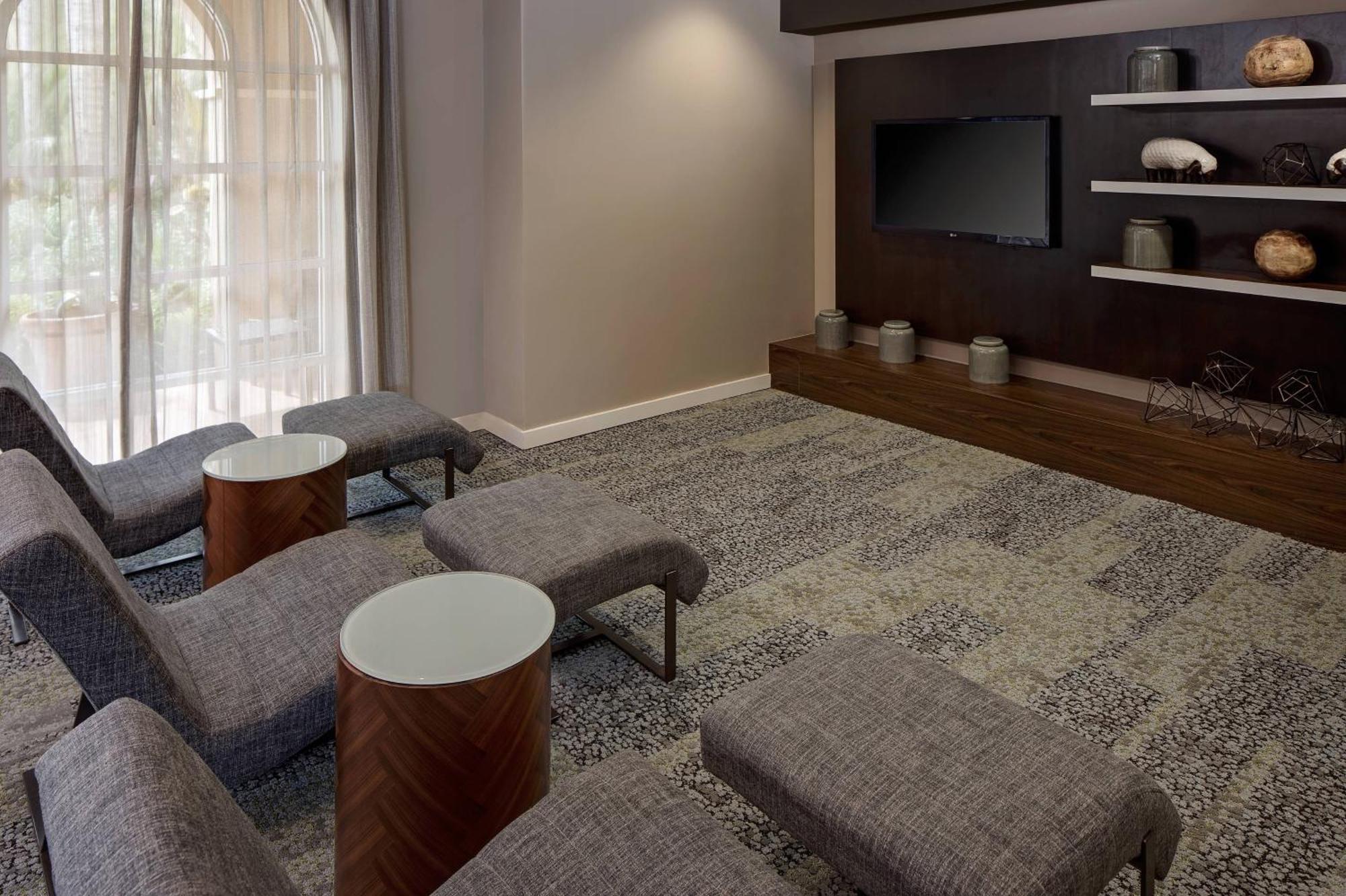 Courtyard By Marriott Fort Lauderdale North/Cypress Creek Exterior photo