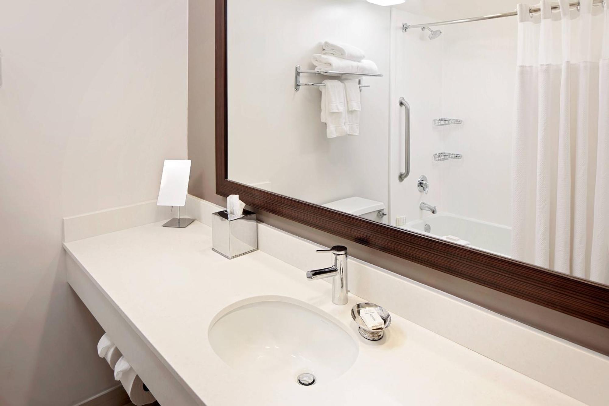Courtyard By Marriott Fort Lauderdale North/Cypress Creek Exterior photo