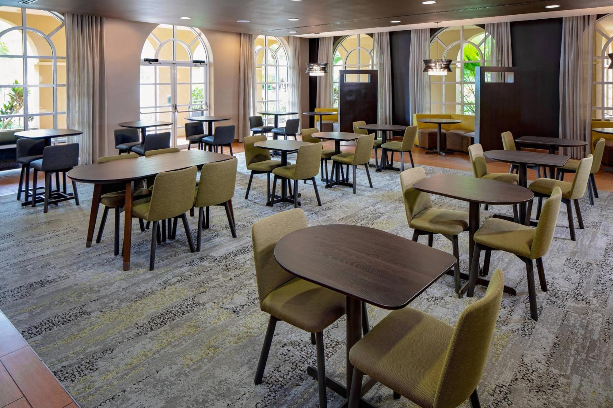 Courtyard By Marriott Fort Lauderdale North/Cypress Creek Exterior photo