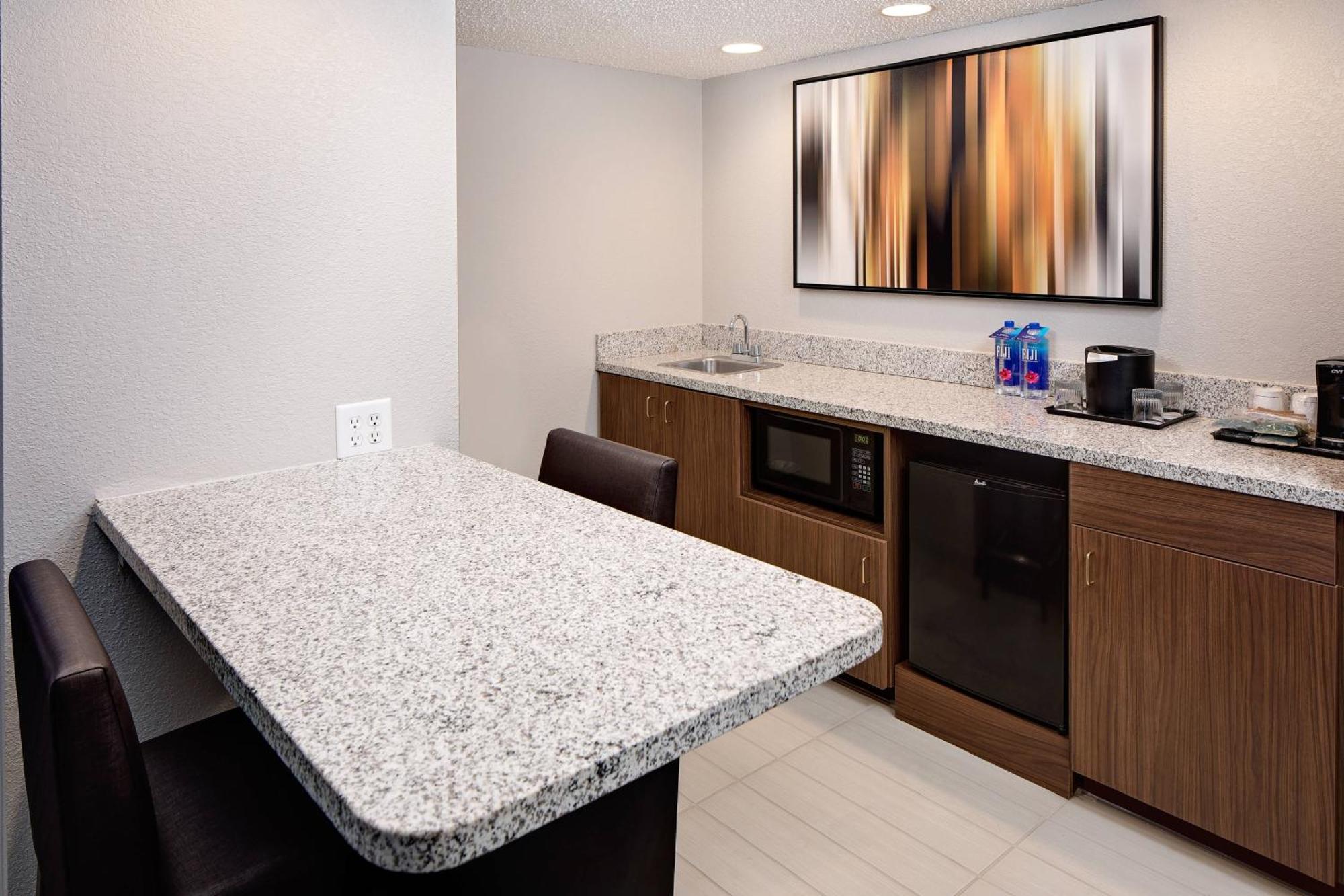 Courtyard By Marriott Fort Lauderdale North/Cypress Creek Exterior photo