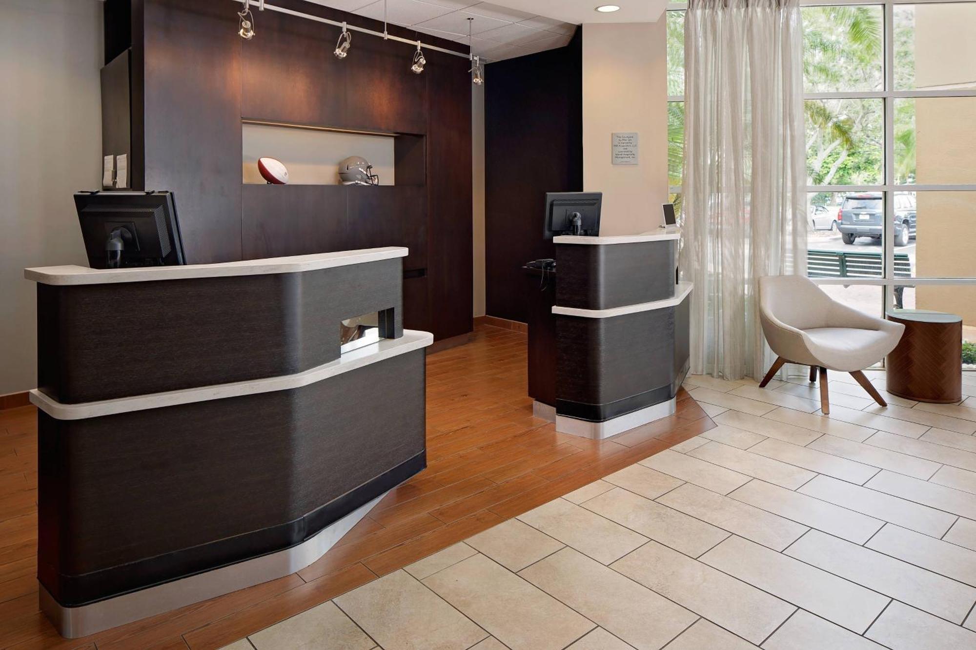 Courtyard By Marriott Fort Lauderdale North/Cypress Creek Exterior photo