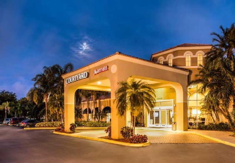 Courtyard By Marriott Fort Lauderdale North/Cypress Creek Exterior photo