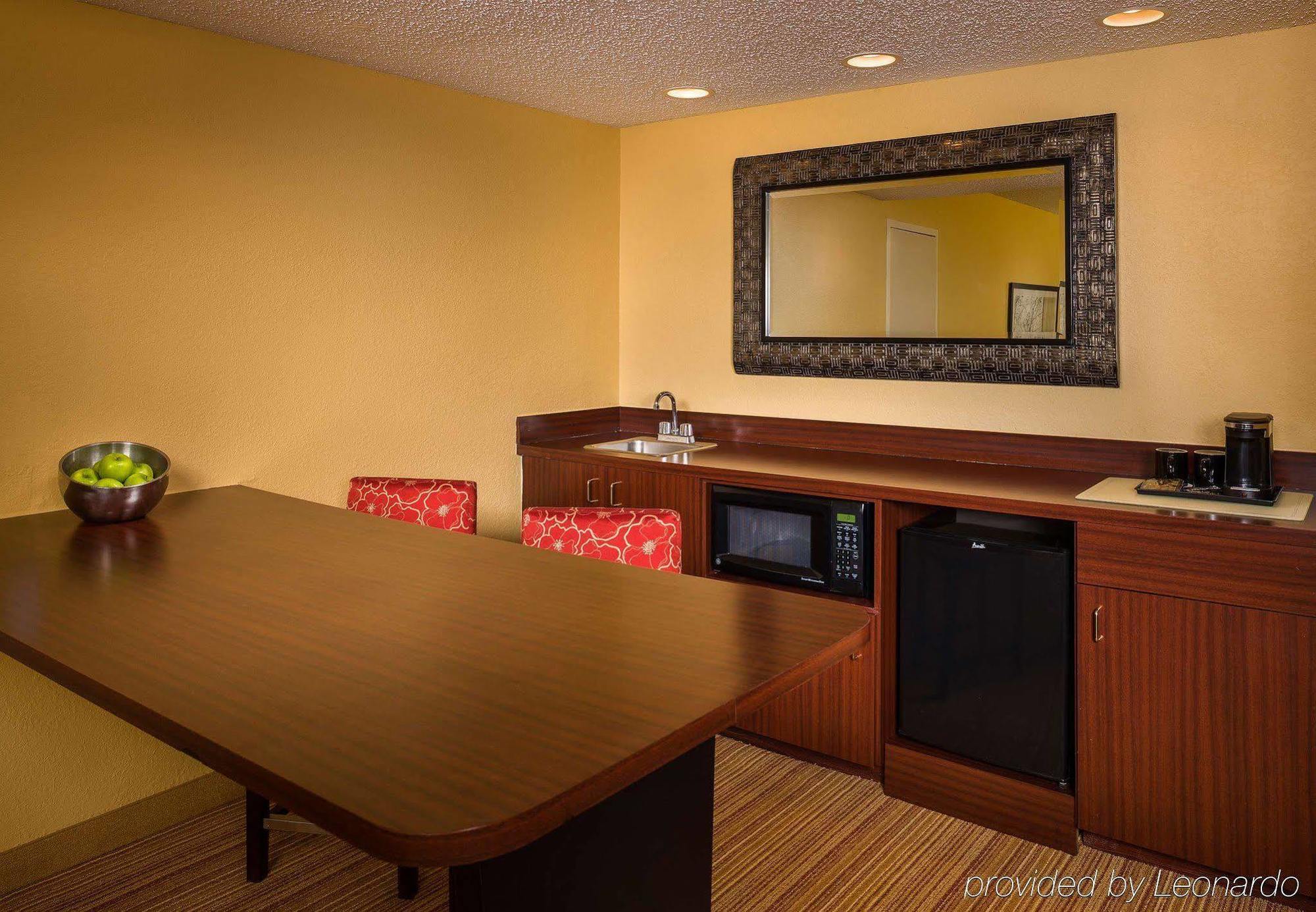 Courtyard By Marriott Fort Lauderdale North/Cypress Creek Exterior photo