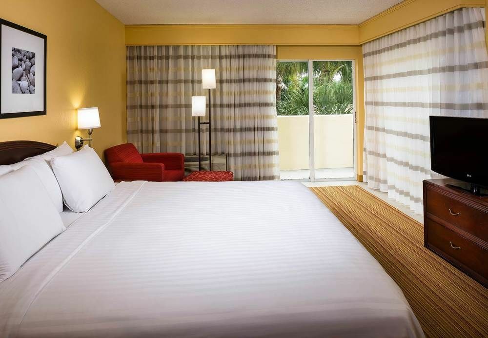 Courtyard By Marriott Fort Lauderdale North/Cypress Creek Exterior photo