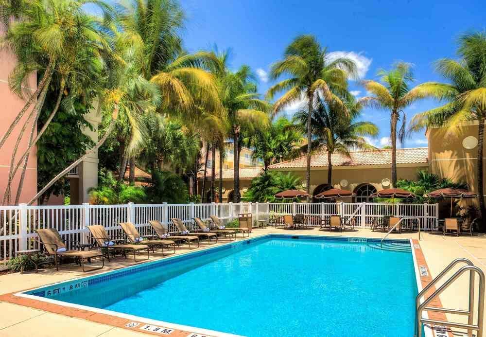Courtyard By Marriott Fort Lauderdale North/Cypress Creek Exterior photo